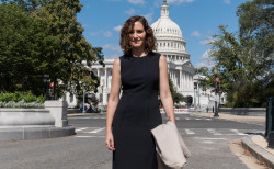   Ayuso arrastra a Sanchez a defender Espa&ntilde;a y el espa&ntilde;ol  Por Pedro Arce