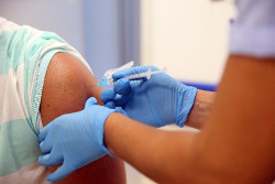 Cantabria inicia la vacunaci&oacute;n frente al virus del papiloma humano en varones a los 12 a&ntilde;os