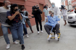 Chico Flores sale del hospital y regresa al hotel con el resto de compa&ntilde;eros del Fuenlabrada
