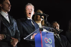 Despu&eacute;s de la ca&iacute;da de Orb&aacute;n s&oacute;lo queda S&aacute;nchez como verso suelto en Europa      Carlos Magdalena