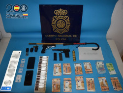  Detenida una pareja en Torrelavega por tr&aacute;fico de drogas, tenencia il&iacute;cita de armas y blanqueo de capitales