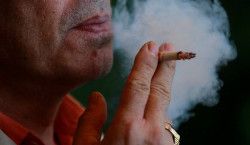 El humo de segunda mano se relaciona con mayores probabilidades de insuficiencia card&iacute;aca