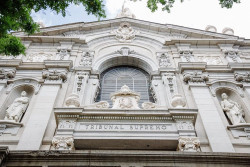 El Supremo aplica el criterio del TJUE e inadmite el recurso de accionistas de Popular contra Santander