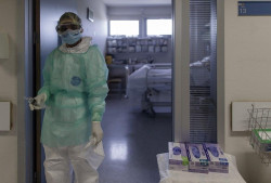 El TS niega "inactividad" del Gobierno pero dice que no se protegi&oacute; a los sanitarios
