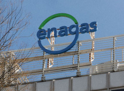 Enag&aacute;s gana 127 millones a junio y enfila sus objetivos para 2026