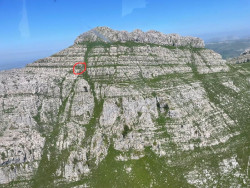 Evacuada en estado muy grave tras impactarle una piedra y precipitarse 200 metros en Los Pozos de Noja