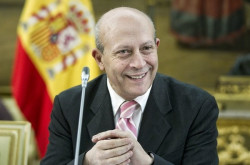 Grado y m&aacute;ster del ministro  Wert