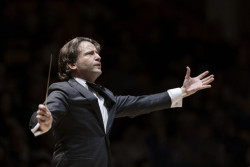 Gustavo Gimeno, director musical del Teatro Real: "Salir de gira es un gran aliciente y motivo de orgullo"