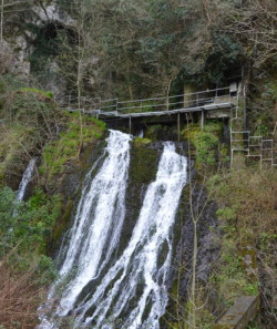 LA CASCADA DE FR&Iacute;ES (Ribadesella)
