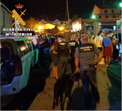 La Guardia Civil dispersa "botellones descontrolados", uno muy numeroso en El Puntal