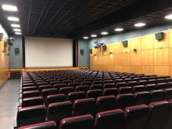  La Sala Bret&oacute;n reabre sus puertas este fin de semana con la pel&iacute;cula `Especiales`