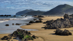 "Noja consigue el galard&oacute;n Bandera ECOPLAYAS 2025" en sus tres playas