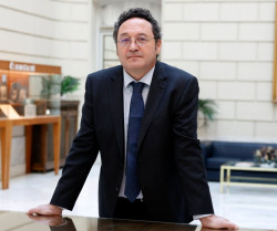 &iquest;QU&Eacute; ES EL FISCAL GENERAL?  Por Juan Goti Orde&ntilde;ana  Catedr&aacute;tico jubilado de la Universidad de Valladolid