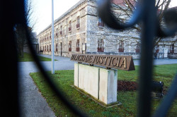 Se enfrenta a dos a&ntilde;os y medio por exhibicionismo y agresi&oacute;n sexual en un bar a una menor tutelada