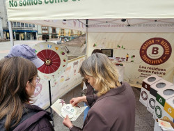 Torrelavega pone en marcha puntos de informaci&oacute;n itinerantes sobre el contenedor marr&oacute;n