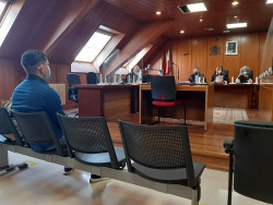 Un a&ntilde;o y seis meses por tocamientos a una menor y a su madre, vecinas suyas, mientras dorm&iacute;an