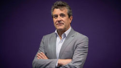 Una especialidad, demasiadas sociedades  &nbsp; Javier Crespo es hepat&oacute;logo, profesor de Medicina y director de la Cohorte Cantabria